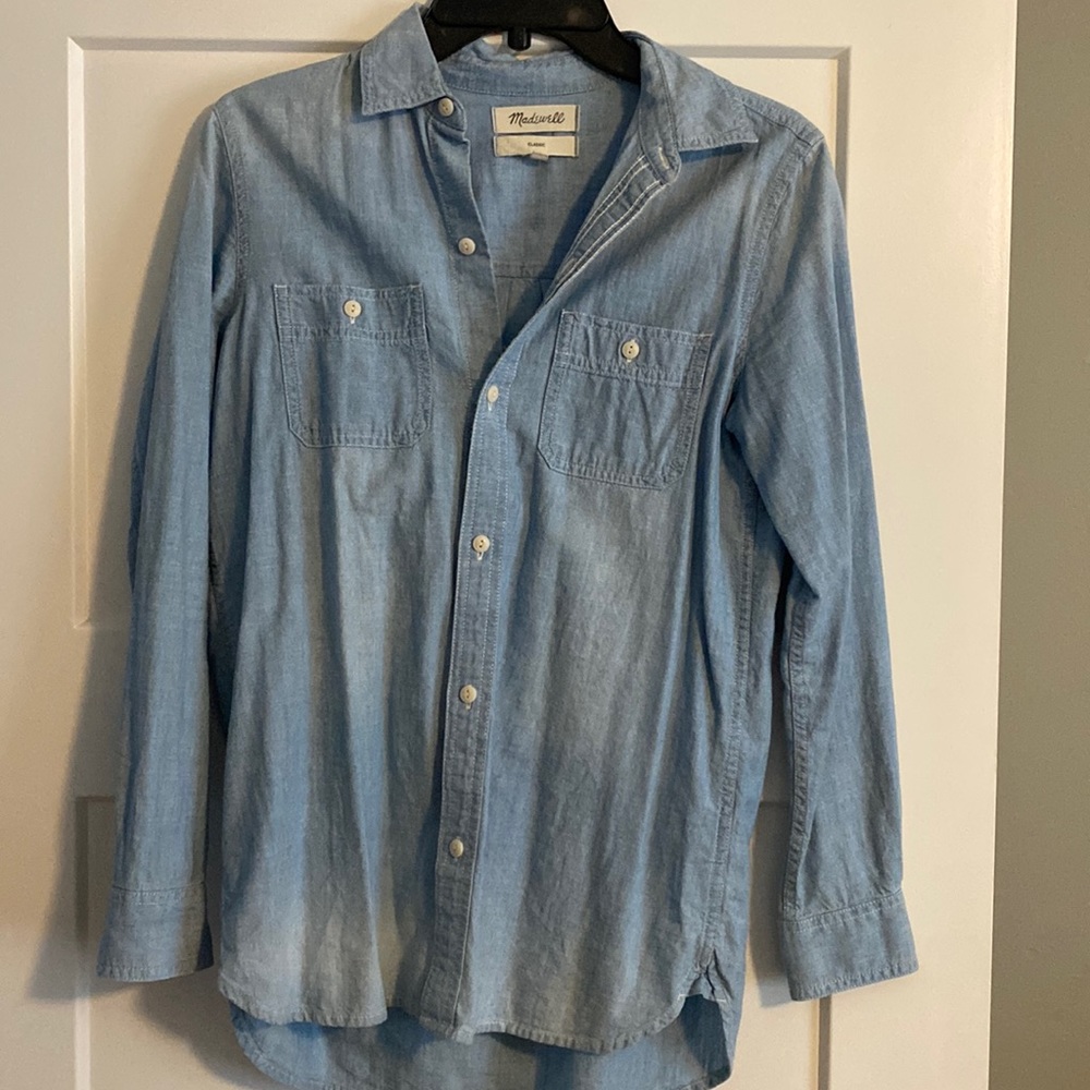 Madewell classic blue jean button up, size xs